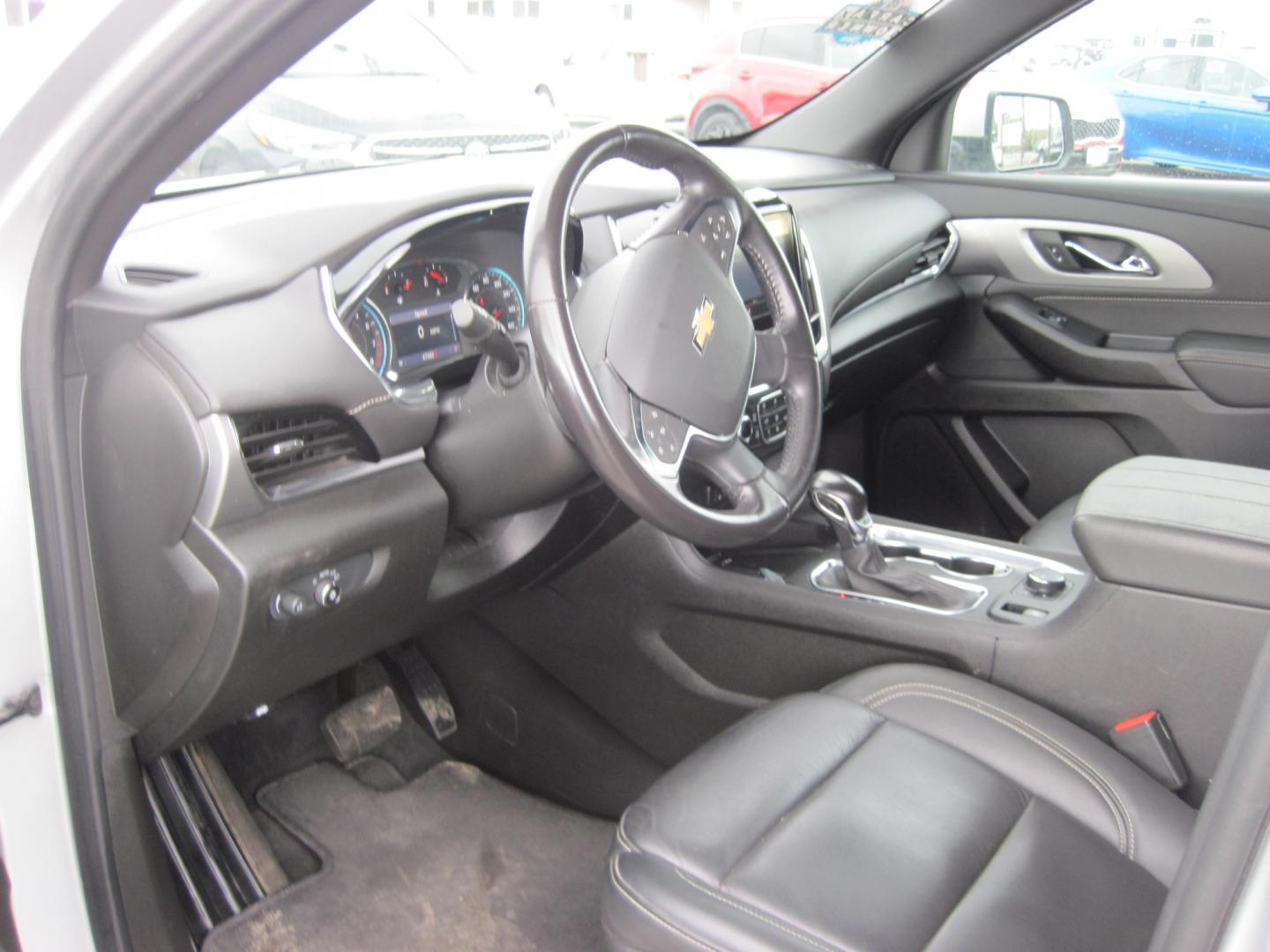 2022 silver /black Chevrolet Traverse LT AWD (1GNEVHKW0NJ) , automatic transmission, located at 9530 Old Seward Highway, Anchorage, AK, 99515, (907) 349-3343, 61.134140, -149.865570 - Nice Chevrolet Traverse LT AWD, Leather seat, 4 bucket seats, come take a test drive. - Photo#10